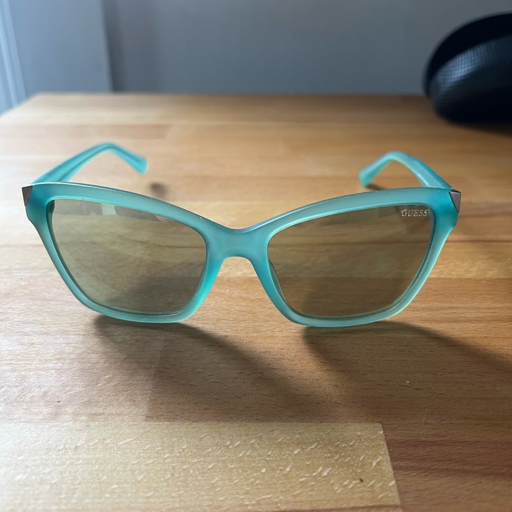 💐 Guess Seafoam Cateye Sunglasses for Women - Picture 5 of 12